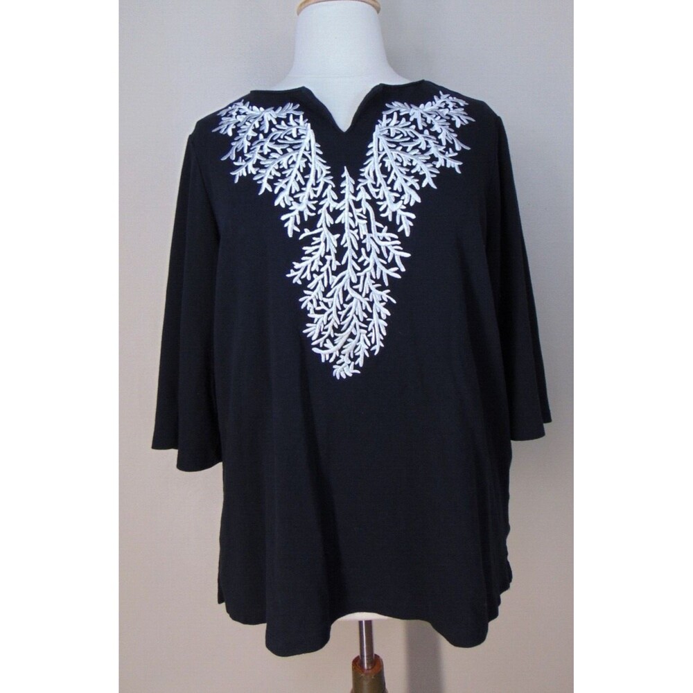Quacker Factory Tunic Top Womens Size 2x Black / White Embroidered V-Neck S/S